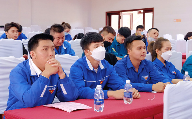 Hội nghị đối thoại với chủ tịch UBND huyện là cơ hội để ĐVTN huyện Đơn Dương bày tỏ tâm tư, nguyện vọng của mình. Ảnh: Hồng Thắm