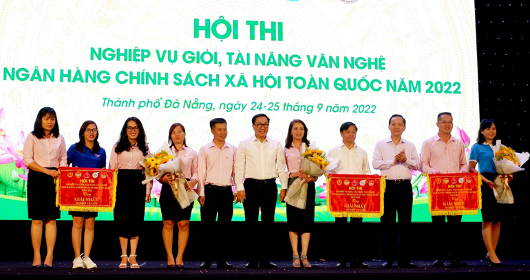Giải nhất toàn quốc phần thi nghiệp vụ giỏi là giải thưởng quý giá của Chi nhánh Ngân hàng Chính sách Xã hội tỉnh Lâm Đồng