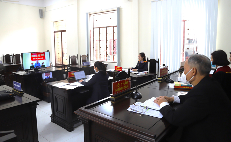 Phiên tòa trực tuyến xét xử vụ án hình sự vào chiều 30/9 tại Tòa án Nhân dân TP Bảo Lộc