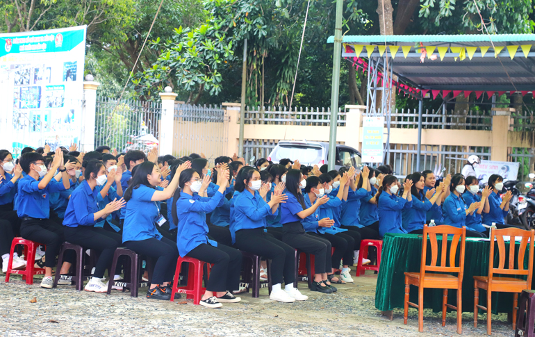 Bảo Lộc: Tập huấn kỹ năng cho hơn 150 học sinh làm công tác Đoàn trường học