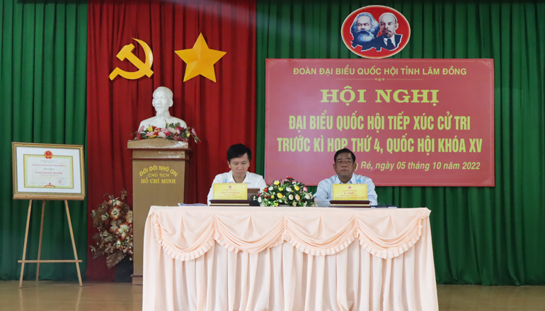 Các ĐBQH tiếp xúc cử tri tại xã Gung Ré, huyện Di Linh