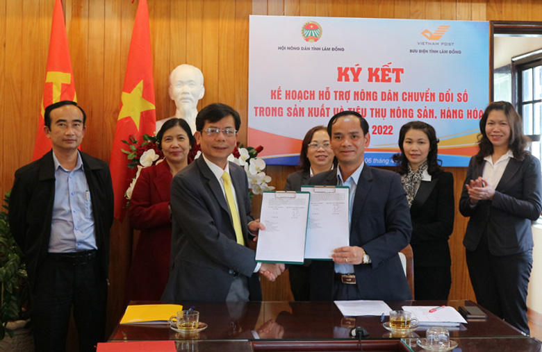 Hội Nông dân tỉnh Lâm Đồng kí kết hợp tác với Bưu điện tỉnh Lâm Đồng hỗ trợ nông dân lên sàn TMĐT
