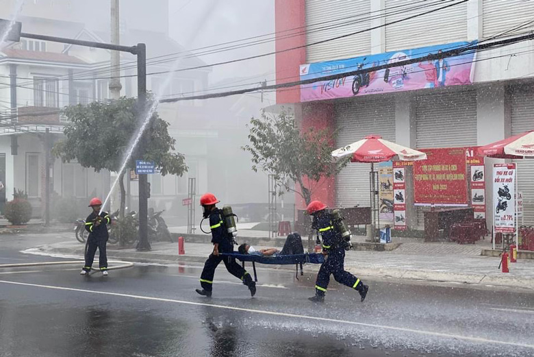 Thực tập tình huống chữa cháy tại thị trấn Thạnh Mỹ, huyện Đơn Dương