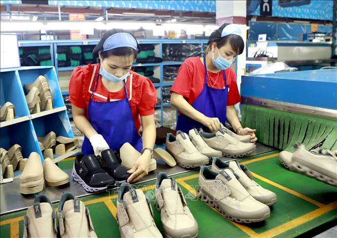 Hoạt động sản xuất tại Công ty cổ phần giầy Phúc Yên, Vĩnh Phúc
