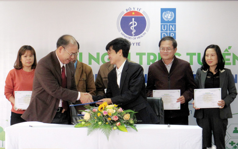 Sở Y tế Lâm Đồng tổ chức ký cam kết thực hiện giảm thiểu chất thải nhựa trong ngành Y tế
