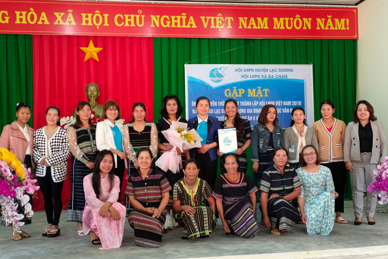 Hội LHPN huyện Lạc Dương ra mắt Câu lạc bộ Xây dựng gia đình hạnh phúc văn minh tại Chi hội Phụ nữ thôn Long Lanh, xã Đạ Chais