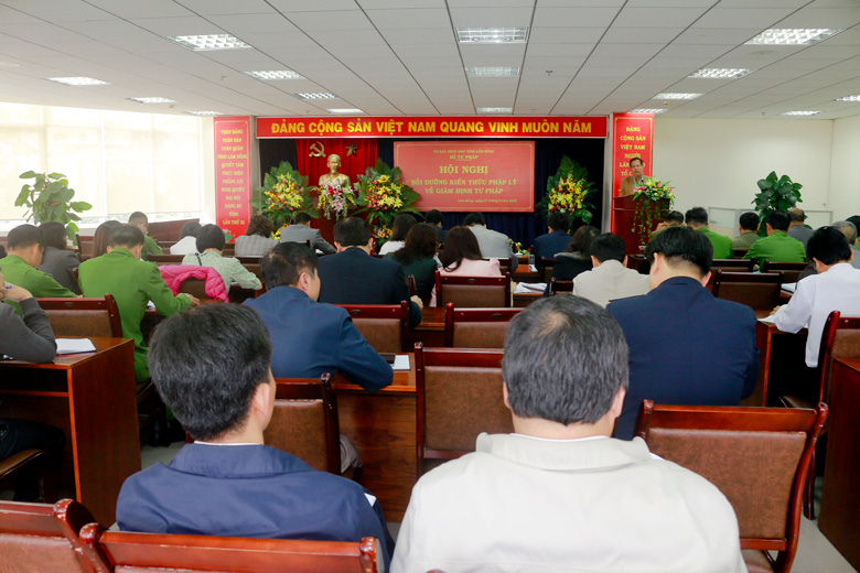 Sở Tư pháp tỉnh Lâm Đồng thường xuyên tổ chức hội nghị bồi dưỡng kiến thức pháp lý về giám định tư pháp nhằm nâng cao nghiệp vụ cho người làm công tác giám định tư pháp