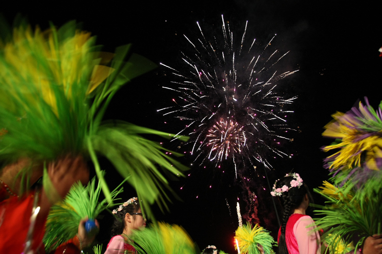 Bắn pháo hoa tầm thấp tại lễ khai mạc Festival Hoa Đà Lạt lần thứ VI - năm 2015 