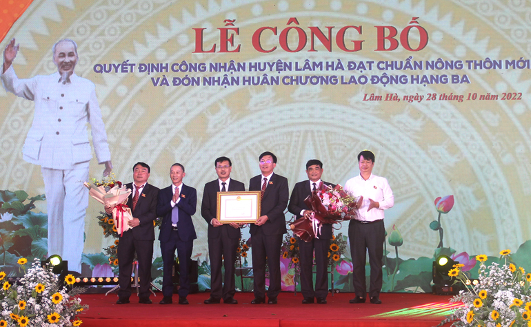 Lâm Hà đón nhận huyện nông thôn mới và Huân chương Lao động hạng Ba