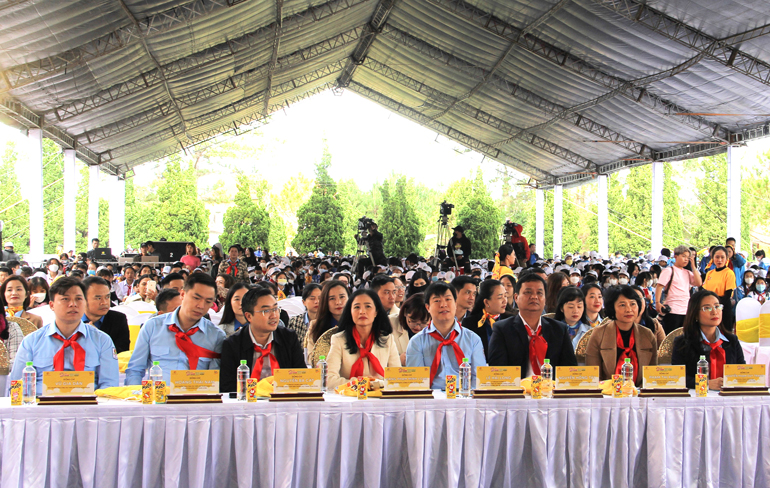 Phát động chương trình ''Tuổi trẻ Việt Nam - Rèn đức luyện tài, dẫn dắt tương lai''
