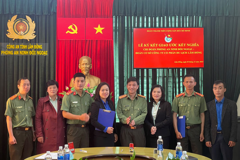 Đoàn thanh niên Phòng An ninh đối ngoại kết nghĩa Đoàn Công ty Du lịch Lâm Đồng