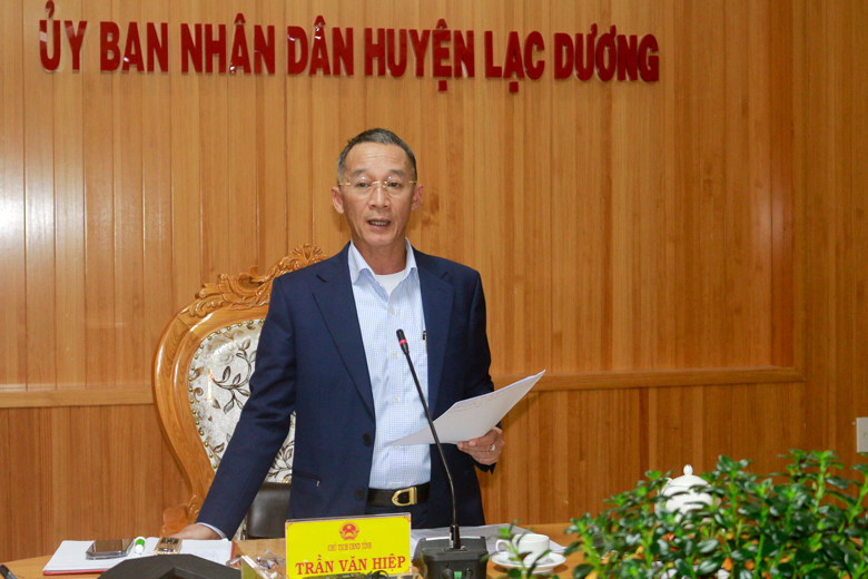 Chủ tịch UBND tỉnh Lâm Đồng Trần Văn Hiệp làm việc với huyện Lạc Dương