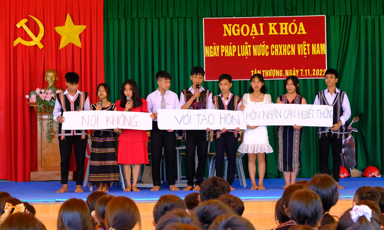 Học sinh trường THCS Tân Thượng hào hứng tham gia trả lời các câu hỏi tình huống