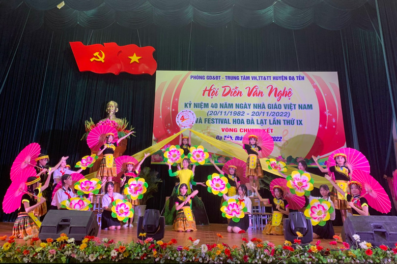 Đạ Tẻh: Hội diễn Văn nghệ kỷ niệm 40 năm Ngày Nhà giáo Việt Nam