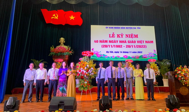 Đạ Tẻh: Long trọng tổ chức kỷ niệm 40 năm Ngày Nhà giáo Việt Nam