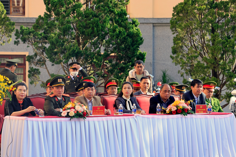 Đại diện lãnh đạo UBND, Ủy Ban MTTQ Việt Nam tỉnh; cùng lãnh đạo các sở, ban, ngành tham dự lễ ra quân