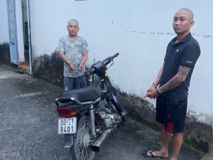 Đạ Huoai: Bắt khẩn cấp 2 thanh niên dùng dao truy sát cướp xe máy của phụ nữ