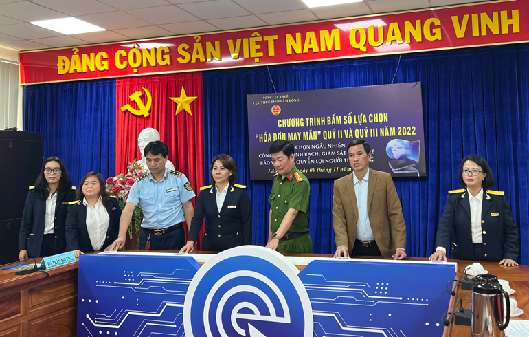Chương trình bấm số lựa chọn “Hóa đơn may mắn” do Cục Thuế tỉnh Lâm Đồng tổ chức