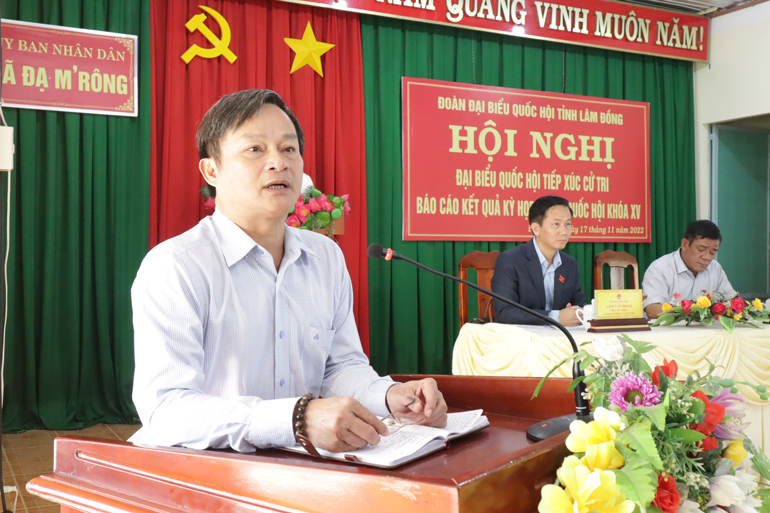 Ông Trương Hữu Đồng - Chủ tịch UBND huyện Đam Rông giải trình một số vấn đề cử tri quan tâm