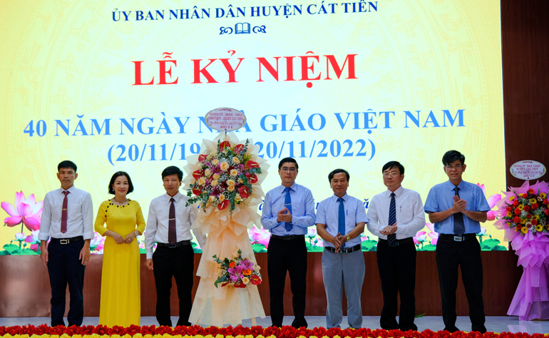 Cát Tiên: Kỷ niệm niệm 40 năm ngày Nhà giáo Việt Nam