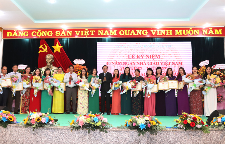 TP Bảo Lộc tôn vinh các nhà giáo, cán bộ quản lý tiêu biểu năm 2022