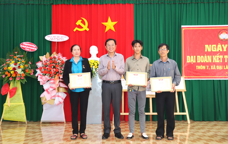 TP Bảo Lộc khen thưởng các gia đình văn hóa tiêu biểu xã Đại Lào