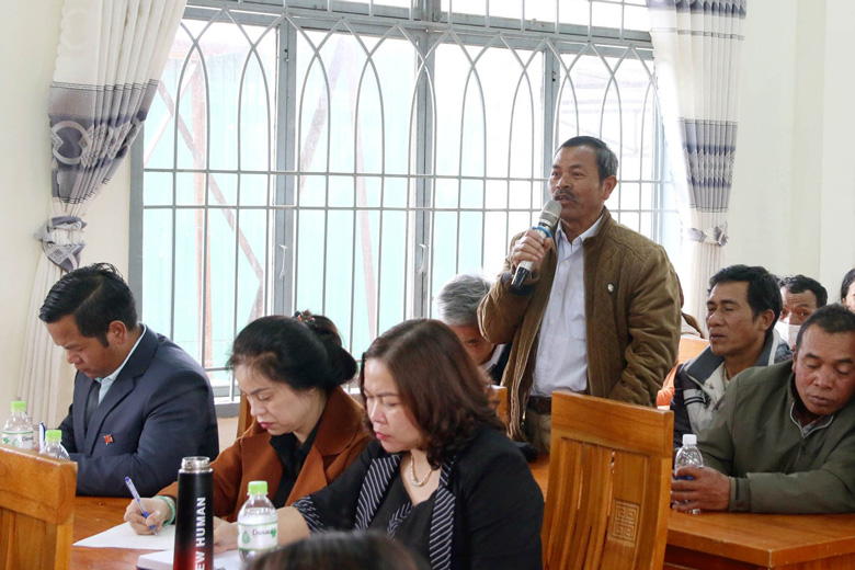 Cử tri xã Đạ Nhim nêu kiến nghị với các đại biểu Quốc hội