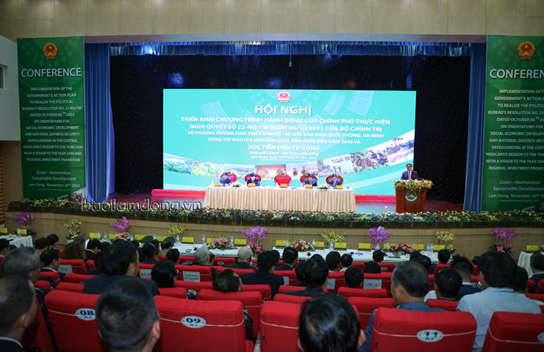 Thủ tướng Phạm Minh Chính cùng các đồng chí lãnh đạo Trung ương và địa phương chủ trì Hội nghị