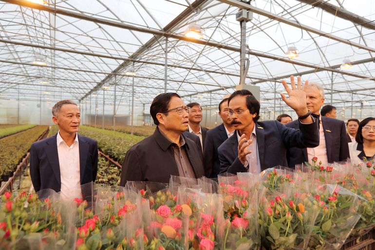 Thủ tướng Chính phủ Phạm Minh Chính thăm và làm việc với Công ty Đà Lạt Hasfarm và Ga Đà Lạt