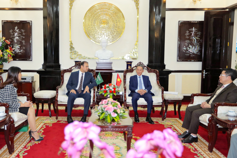 Quang cảnh buổi tiếp xã giao Đại sứ Ả-rập Xê-út Mohammed Ismaeil A.Dahlwy tại Việt Nam