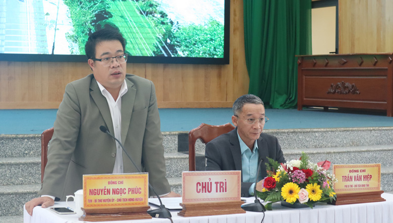 Đồng chí Nguyễn Ngọc Phúc - Bí thư Huyện ủy Đức Trọng, phát biểu tại hội nghị