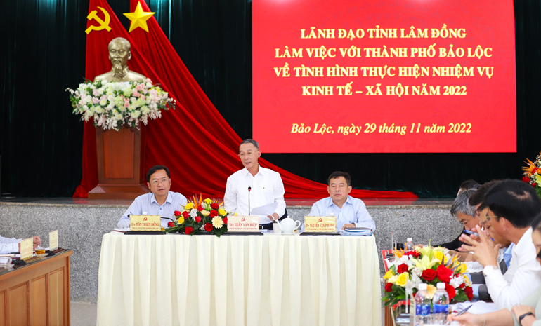 Chủ tịch UBND tỉnh Lâm Đồng Trần Văn Hiệp phát biểu chỉ đạo tại buổi làm việc
