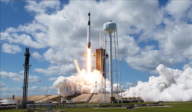 Tên lửa đẩy Falcon 9 mang theo tàu vũ trụ Endurance của SpaceX, thực hiện sứ mệnh đưa phi hành đoàn Crew-5 lên Trạm ISS, rời bệ phóng tại Trung tâm Vũ trụ Kennedy của Cơ quan Hàng không vũ trụ Mỹ (NASA) ở Cape Canaveral, bang Florida, ngày 5/10/2022. Ảnh minh họa