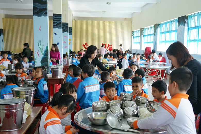 Bữa ăn tại Trường Tiểu học Lê Quý Đôn, Đà Lạt