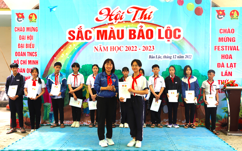 Giải nhất Hội thi vẽ tranh khối THCS thuộc về trường THCS Quang Trung