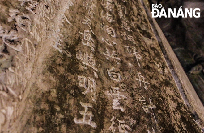 Ma nhai tại Danh thắng Ngũ Hành Sơn được xem là bộ sử của Phật giáo Đàng Trong, bắt đầu với tấm bia chữ Hán có niên đại Nhâm Tuất 1622 thời chúa Nguyễn Phúc Nguyên.