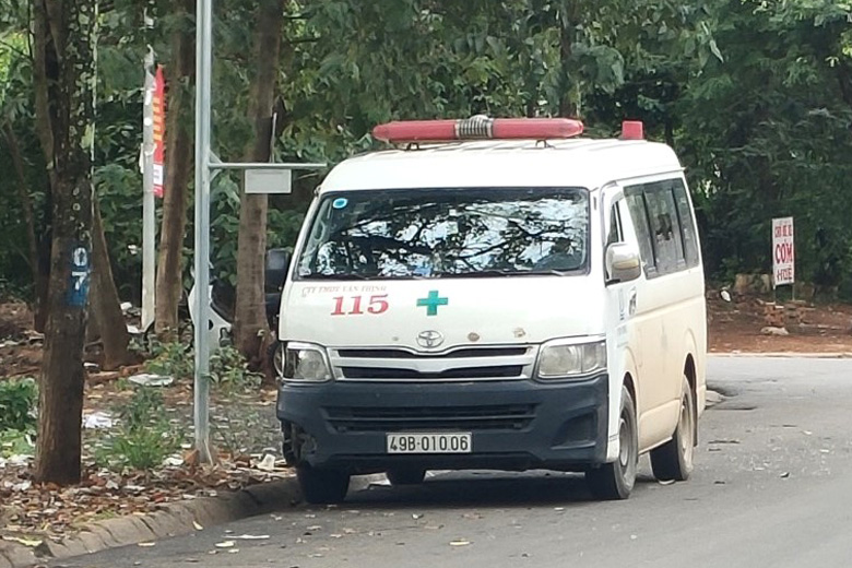 Chiếc xe cứu thương đối tượng Thành lấy trộm của Công ty Vận Thịnh rồi bỏ trốn qua TP Buôn Mê Thuột