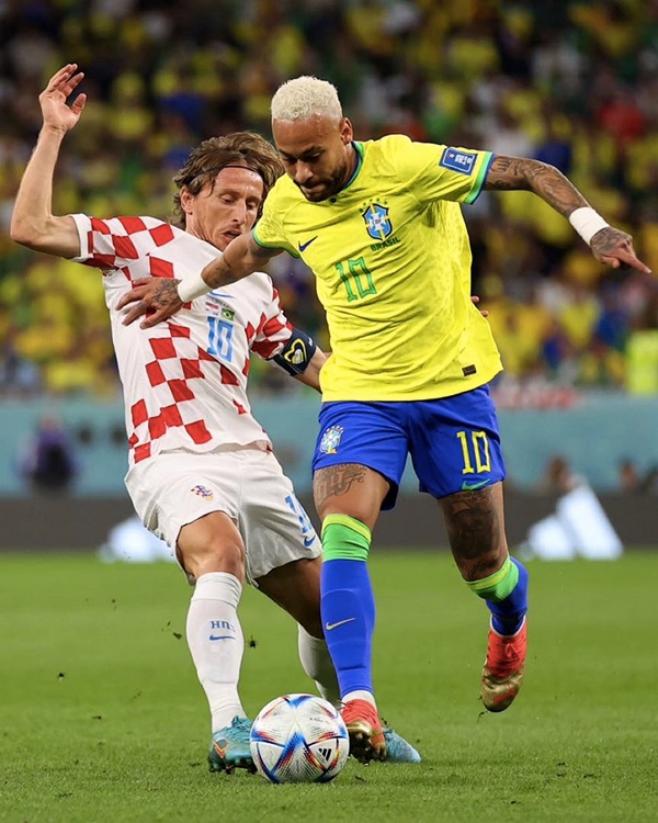 Luka Modric với sự năng động của mình dù đã 37 tuổi đã cùng đồng đội đưa Croatia vượt qua Brazil để đi tiếp vào bán kết World Cup 2022- ảnh Internet 