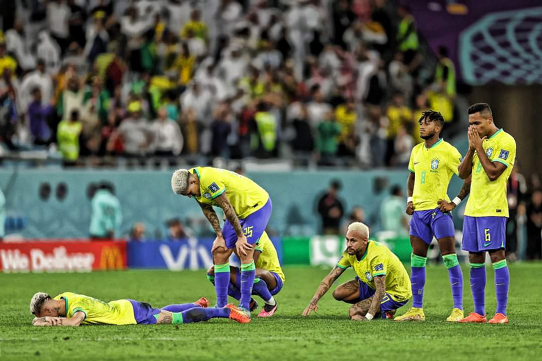 Neymar và Brazil đổ gục sau thất bại trước Croatia. (Ảnh: Goal)