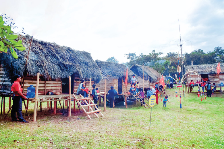 Phục dựng, tái hiện làng truyền thống của đồng bào Mạ tại Ngày hội dân tộc Mạ và S’tiêng huyện Cát Tiên lần thứ I - năm 2019