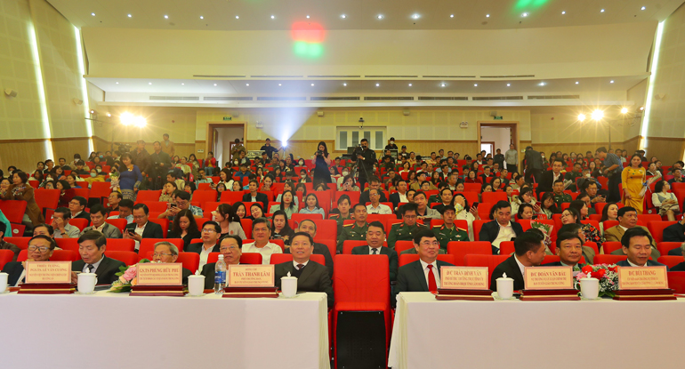 Các đại biểu là lãnh đạo Ban Tuyên giáo Trung ương, Tỉnh ủy Lâm Đồng