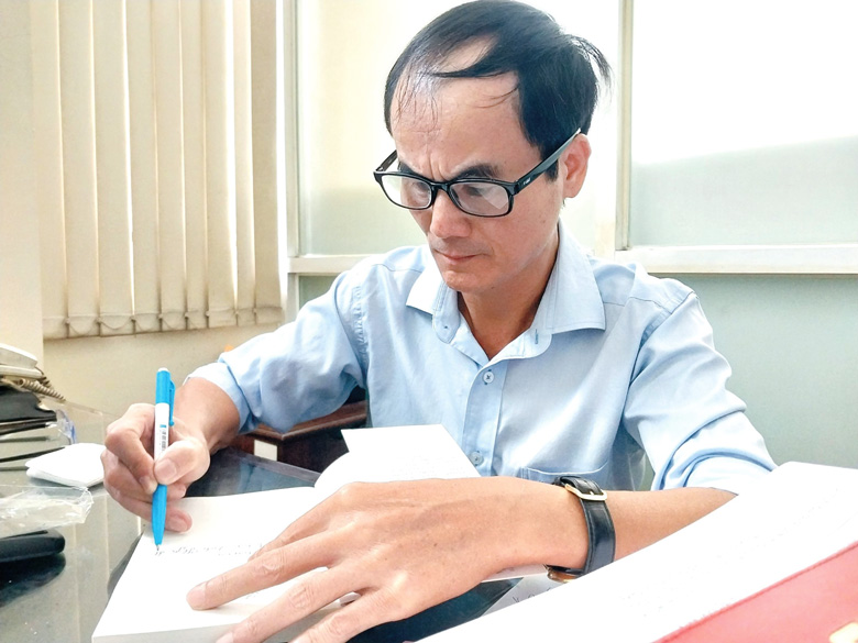 Nhà báo, nhà văn Nguyễn Hồng Lam