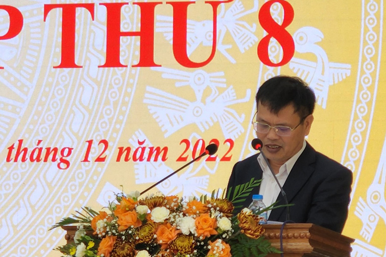 Đồng chí Hoàng Sỹ Bích - Chủ tịch UBND huyện Lâm Hà giải trình, tiếp thu các ý kiến của đại biểu về các vấn đề thuộc trách nhiệm chỉ đạo điều hành của UBND