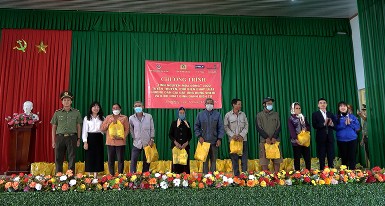 Tuổi trẻ Công an Lâm Đồng tổ chức chương trình Tình nguyện mùa đông năm 2022