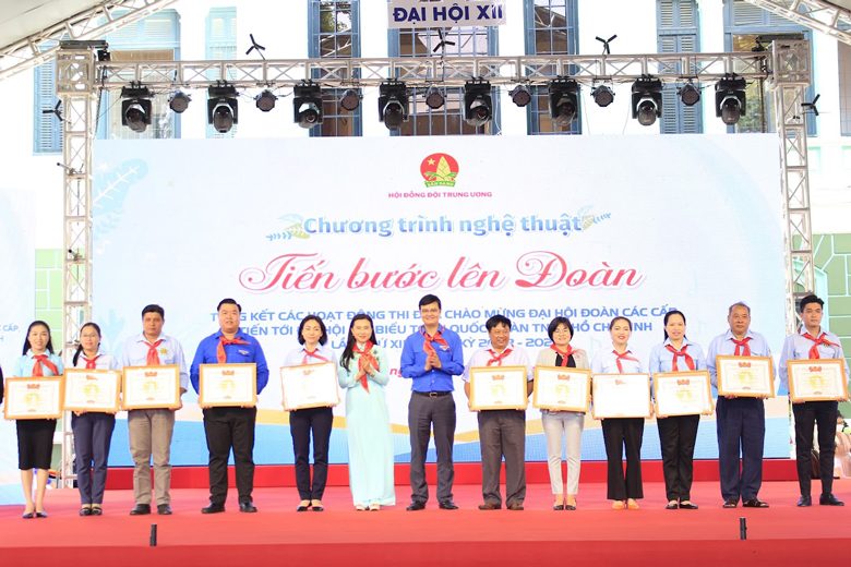 Hội đồng Đội và Trung tâm Hoạt động Thanh thiếu nhi tỉnh Lâm Đồng được nhận Bằng khen của Hội đồng Đội Trung ương