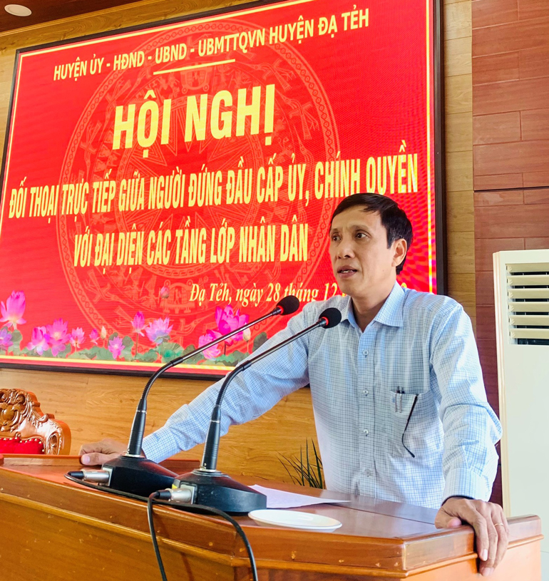Đồng chí Nguyễn Mạnh Việt – Bí thư Huyện ủy Đạ Tẻh phát biểu tại buổi đối thoại