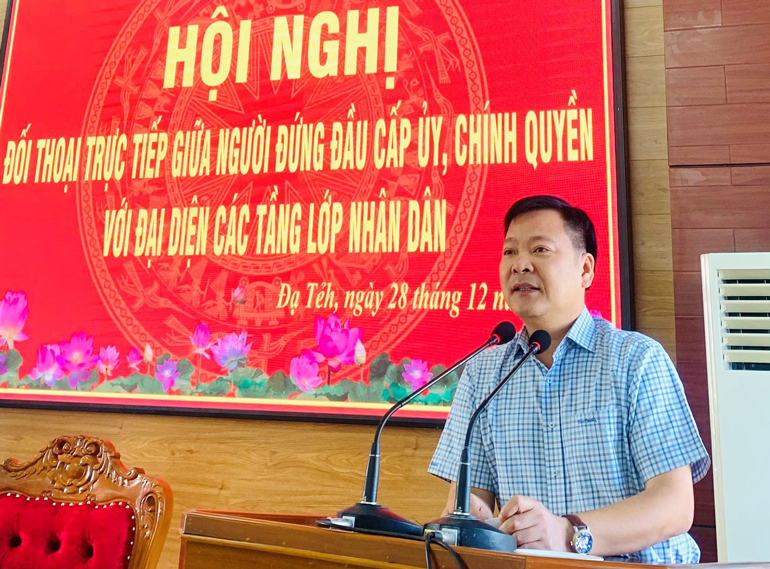 Đồng chí Tống Giang Nam – Chủ tịch UBND huyện phát biểu trao đổi về các ý kiến mà đại biểu nêu tại buổi đối thoại