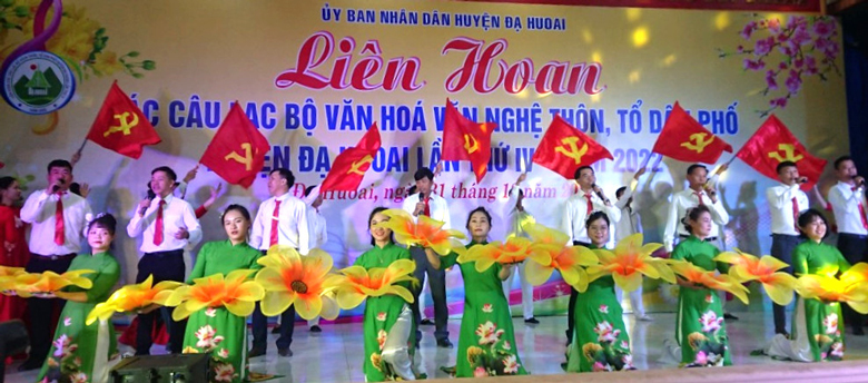 Các tiết mục biểu diễn trong liên hoan văn nghệ thôn, tổ dân phố trên địa bàn huyện Đạ Huoai