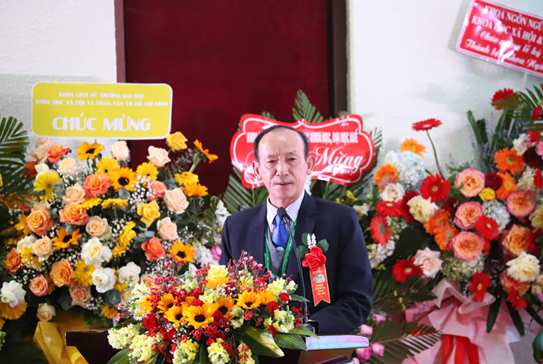 PGS – TS Dương Hữu Biên – Trưởng Khoa Ngữ văn và Lịch sử ôn lại truyền thống 40 năm đầy tự hào