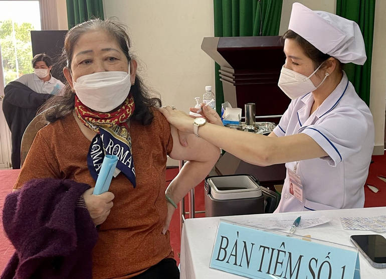 Lâm Đồng tiếp tục đẩy mạnh công tác tiêm vắc xin phòng Covid-19 cho các nhóm đối tượng theo hướng dẫn của Bộ Y tế